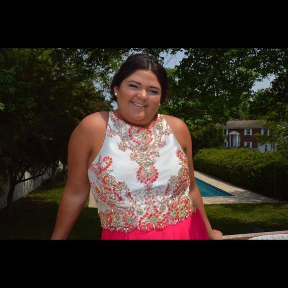 Prom dress. Size 20W but runs as an 18. - Picture 3 of 4